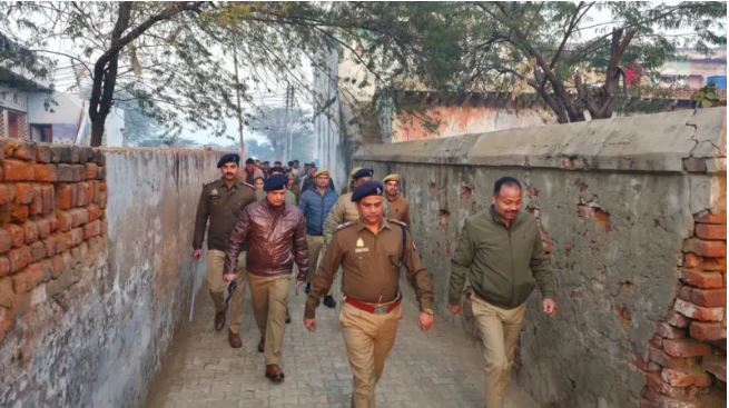 मथुरा के Jamtara में पुलिस का सबसे बड़ा सर्च ऑपरेशन, 300 पुलिसकर्मियों ने घेरे चार गांव; 42 लोग हिरासत में
