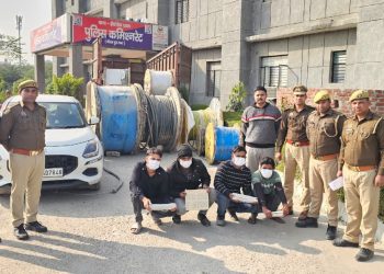 जेवर एयरपोर्ट से करोड़ों की केबल चोरी का पर्दाफाश, साइट इंजीनियर समेत 4 आरोपी गिरफ्तार—15 लाख की केबल व फर्जी नंबर प्लेट वाला कैंटर बरामद