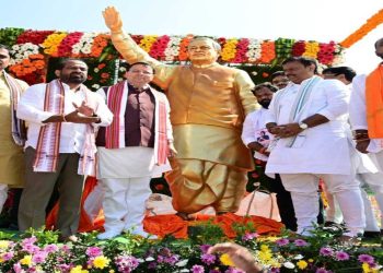 सीएम धामी का आंध्र प्रदेश मदनपल्ली दौरा, अटल जी की प्रतिमा का किया अनावरण